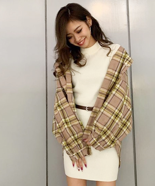 one way（ワンウェイ）の「ボリュームスリーブBIGシャツ（シャツ/ブラウス・レディース・ベージュ/レッド/ライトブラウン/ピンク系その他/ダークブルー・M）」の2枚目の写真