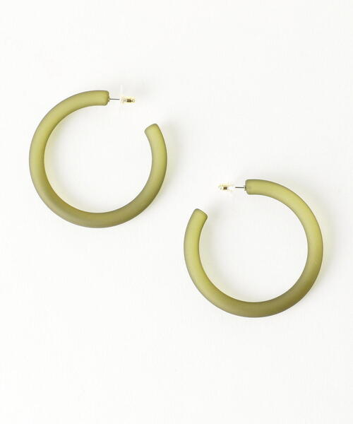 green label relaxing（グリーンレーベルリラクシング）の「CFC カラーACフープ/ピアス（ピアス（両耳用）・レディース・イエロー/ケリー/オフホワイト/ダークグリーン/ベージュ・FREE）」の5枚目の写真