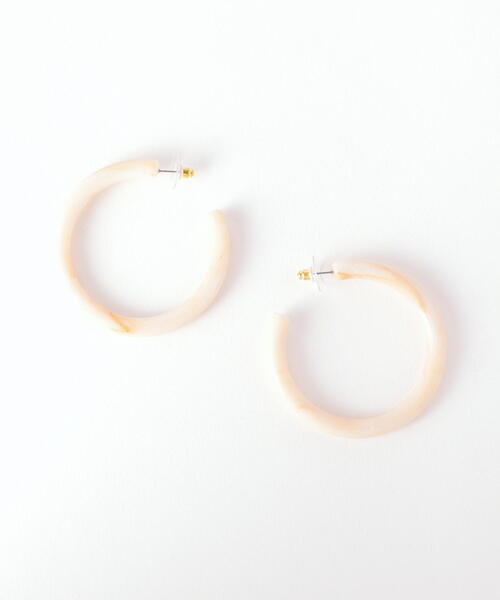 green label relaxing（グリーンレーベルリラクシング）の「CFC カラーACフープ/ピアス（ピアス（両耳用）・レディース・イエロー/ケリー/オフホワイト/ダークグリーン/ベージュ・FREE）」の2枚目の写真