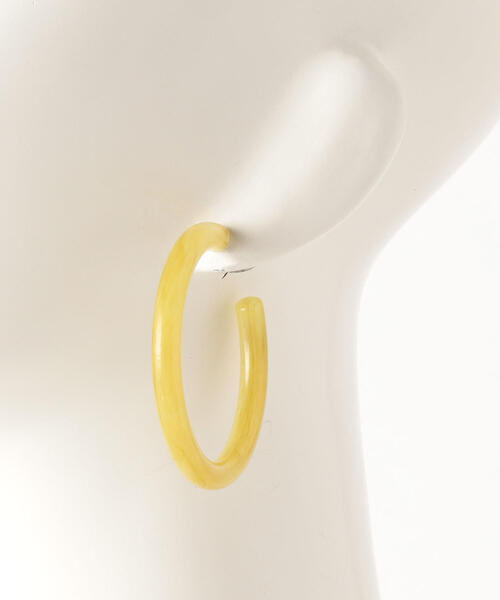 green label relaxing（グリーンレーベルリラクシング）の「CFC カラーACフープ/ピアス（ピアス（両耳用）・レディース・イエロー/ケリー/オフホワイト/ダークグリーン/ベージュ・FREE）」の9枚目の写真