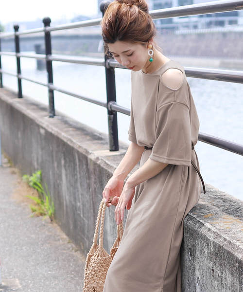 reca（レカ）の「スリット入り ワンショルダーワンピース（ワンピース・レディース・グレイッシュベージュ/ブラック/グレー/ブラック系その他/ベージュ系その他・M/FREE）」の19枚目の写真