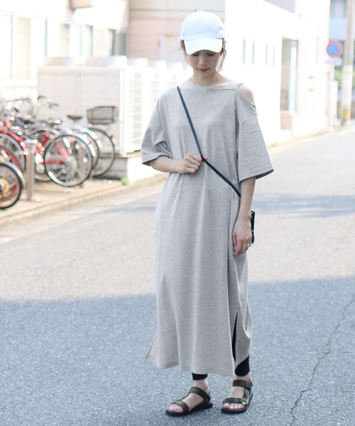 reca（レカ）の「スリット入り ワンショルダーワンピース（ワンピース・レディース・グレイッシュベージュ/ブラック/グレー/ブラック系その他/ベージュ系その他・M/FREE）」の13枚目の写真