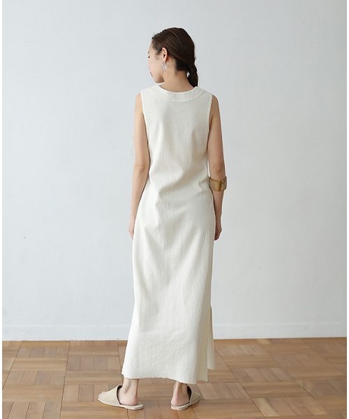 TODAYFUL（トゥデイフル）の「ヘンリーネックスリットワンピース（ワンピース・レディース・グレー/キナリ・36inch/38inch）」の3枚目の写真