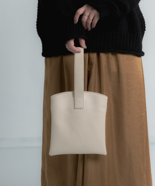 Libra Cue(リブラ キュー)の「Libra 2WAY mini bag(ショルダーバッグ・レディース・ブラック/アイボリー・FREE)」の2枚目の写真