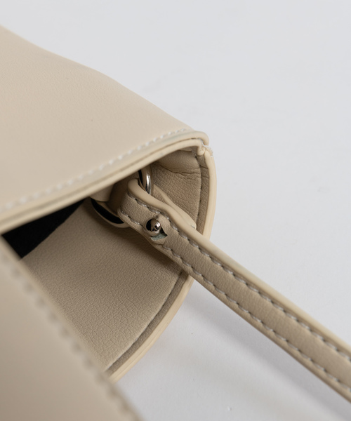 Libra Cue(リブラ キュー)の「Libra 2WAY mini bag(ショルダーバッグ・レディース・ブラック/アイボリー・FREE)」の16枚目の写真