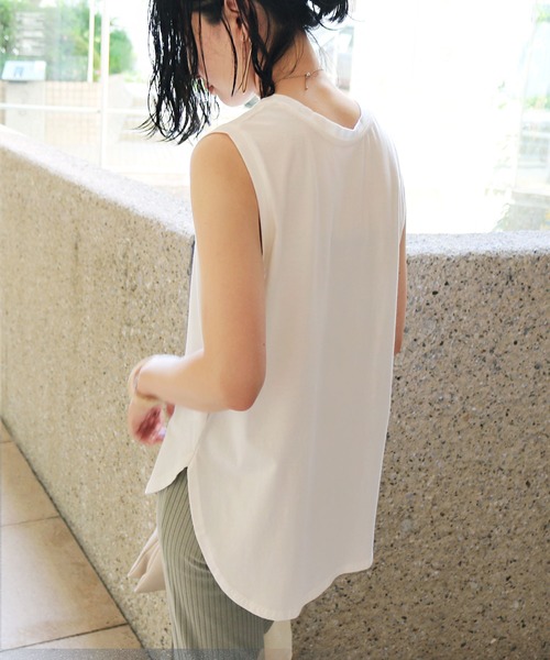 andme(アンドミー)の「ノースリーブ裾ラウンドTシャツ(Tシャツ/カットソー・レディース・グレー/オフホワイト/ブラック・M)」の2枚目の写真