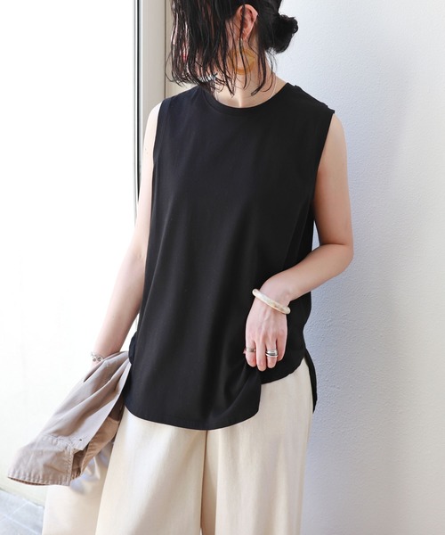 andme(アンドミー)の「ノースリーブ裾ラウンドTシャツ(Tシャツ/カットソー・レディース・グレー/オフホワイト/ブラック・M)」の1枚目の写真