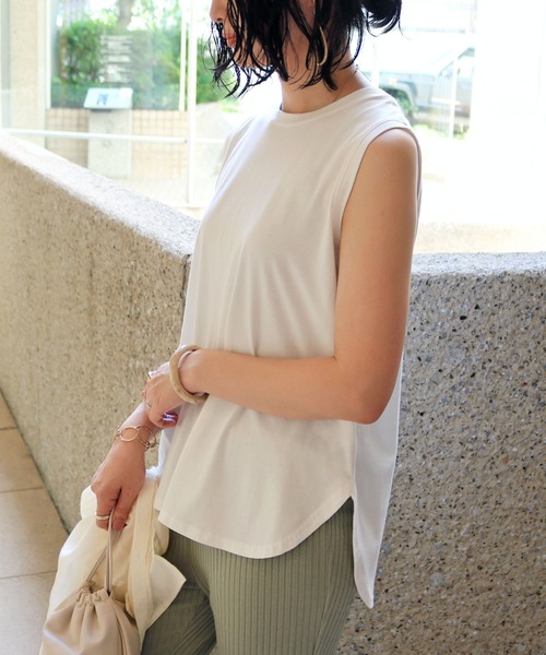 andme(アンドミー)の「ノースリーブ裾ラウンドTシャツ(Tシャツ/カットソー・レディース・グレー/オフホワイト/ブラック・M)」の4枚目の写真