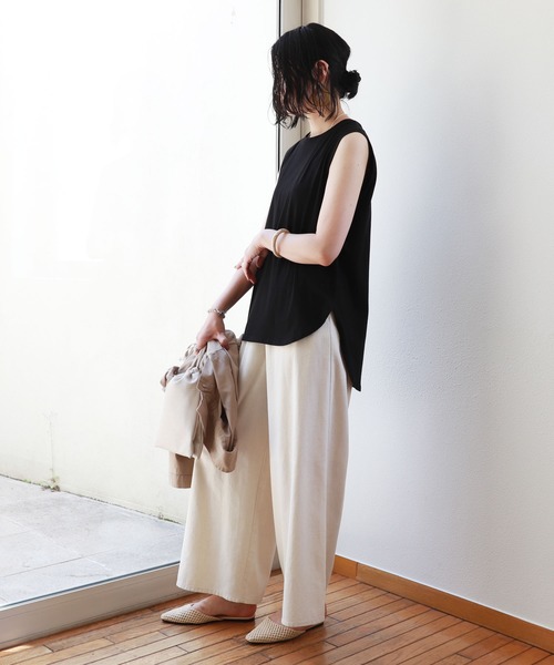 andme(アンドミー)の「ノースリーブ裾ラウンドTシャツ(Tシャツ/カットソー・レディース・グレー/オフホワイト/ブラック・M)」の9枚目の写真