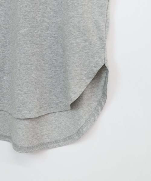 andme(アンドミー)の「ノースリーブ裾ラウンドTシャツ(Tシャツ/カットソー・レディース・グレー/オフホワイト/ブラック・M)」の21枚目の写真