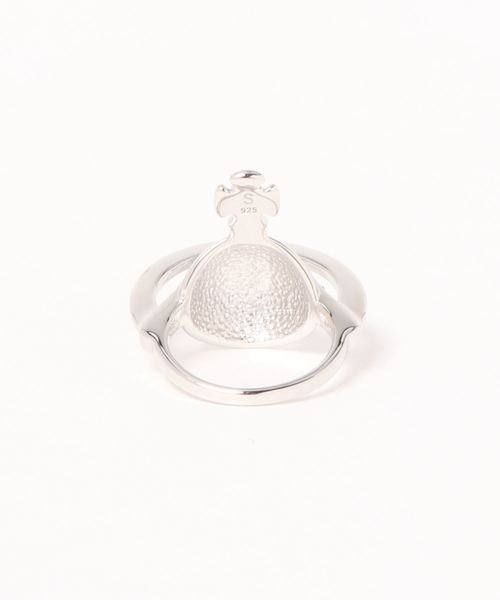 Vivienne Westwood(ヴィヴィアンウエストウッド)の「64040037/SOLID ORB RING(リング・レディース・シルバー・XS/S)」の2枚目の写真