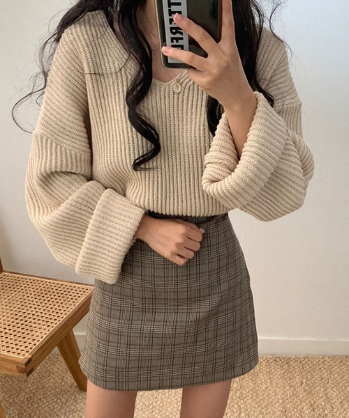 Girly Doll(ガーリードール)の「ドロップショルダーVネックニット(ニット/セーター・レディース・ブラック/ベージュ/グレー/カーキ/イエロー・FREE)」の14枚目の写真