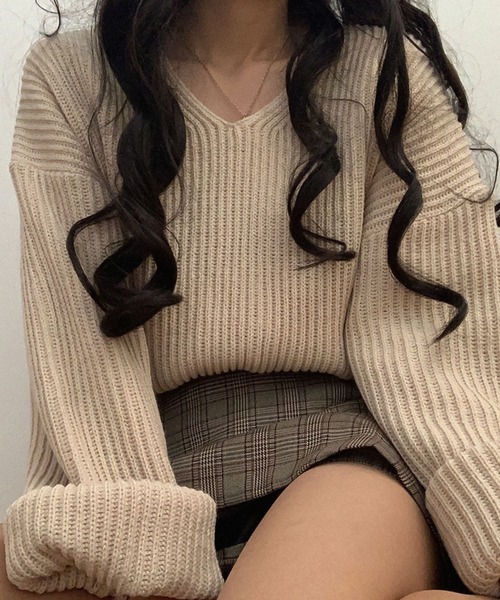 Girly Doll(ガーリードール)の「ドロップショルダーVネックニット(ニット/セーター・レディース・ブラック/ベージュ/グレー/カーキ/イエロー・FREE)」の8枚目の写真