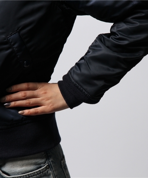 ROSE BUD(ローズバッド)の「S-LJ-14204 HOODED MA-1(ブルゾン・レディース・オリーブドラブ/ネイビー・MEDIUM/SMALL)」の4枚目の写真