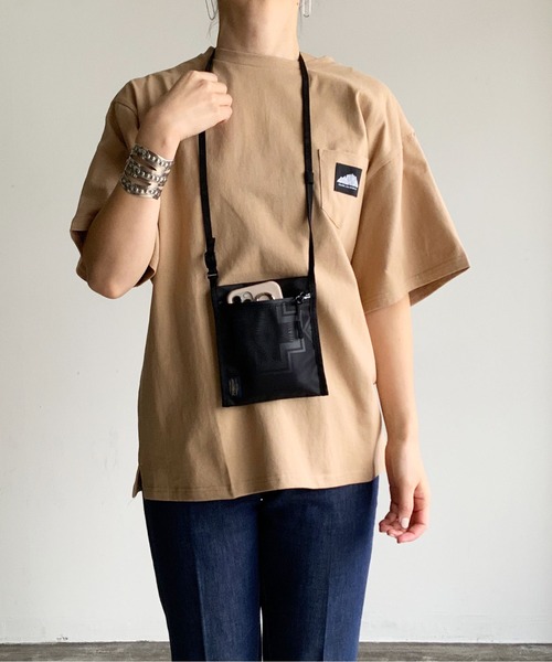 MOUNTAIN SMITH（マウンテンスミス）の「ST:MOUTAIN SMITH ロゴ発泡プリント TEE S/S : マウンテンスミス 半袖Tシャツ（Tシャツ/カットソー・レディース・ホワイト/ブラック/ベージュ/ネイビー・S/M/L）」の5枚目の写真