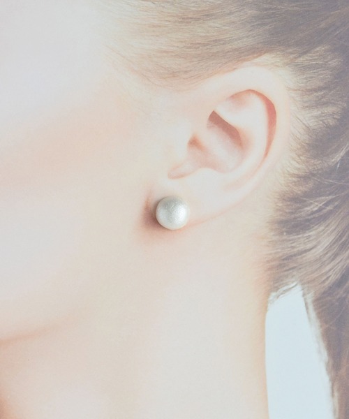 tone(トーン)の「【PAPER ART WORKS】cabochon pearl mini(ピアス(両耳用)・レディース・ホワイト・FREE)」の1枚目の写真