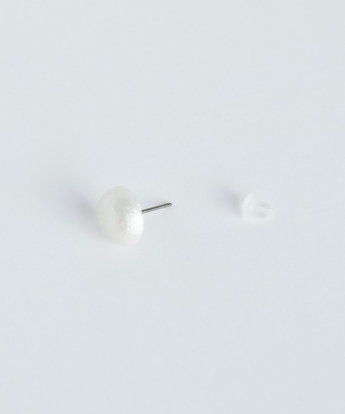 tone(トーン)の「【PAPER ART WORKS】cabochon pearl mini(ピアス(両耳用)・レディース・ホワイト・FREE)」の3枚目の写真