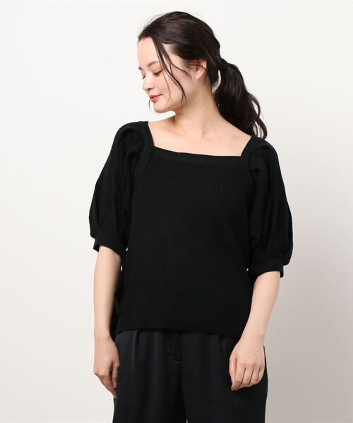 Mila Owen（ミラオーウェン）の「袖ボリュームカフスリボンニット