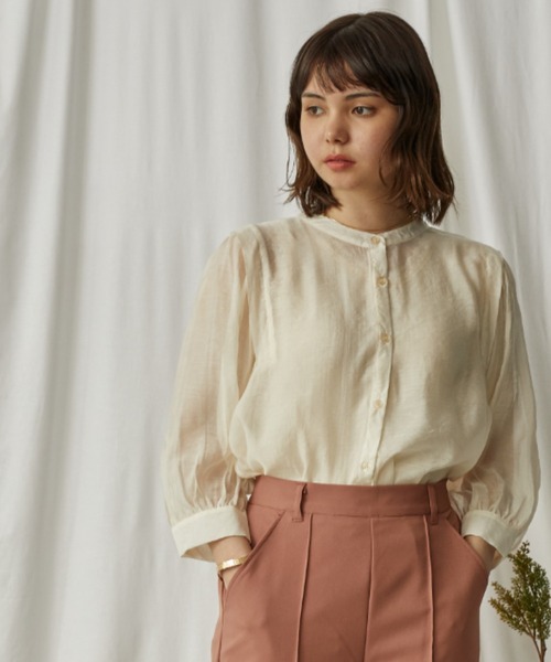 Amourire（アムリール）の「ショルダータックギャザーブラウス（シャツ/ブラウス・レディース・グレー/サックスブルー/アイボリー・M）」の2枚目の写真