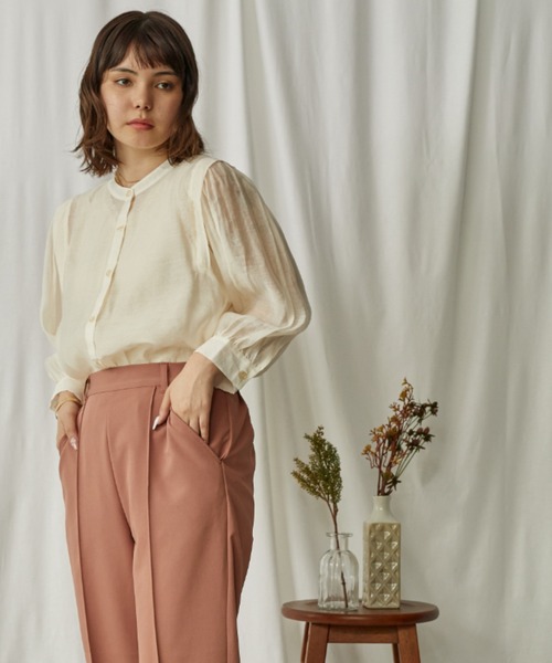 Amourire（アムリール）の「ショルダータックギャザーブラウス（シャツ/ブラウス・レディース・グレー/サックスブルー/アイボリー・M）」の6枚目の写真