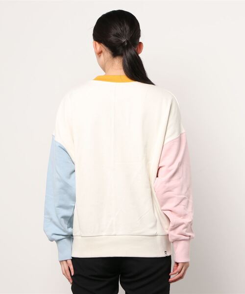 PUMA(プーマ)の「PUMA DOWNTOWN OVERSIZED CREW / プーマ ダウンタウン オーバーサイズ クルー(スウェット・レディース・ベージュ/ブルー・S/M/L)」の4枚目の写真