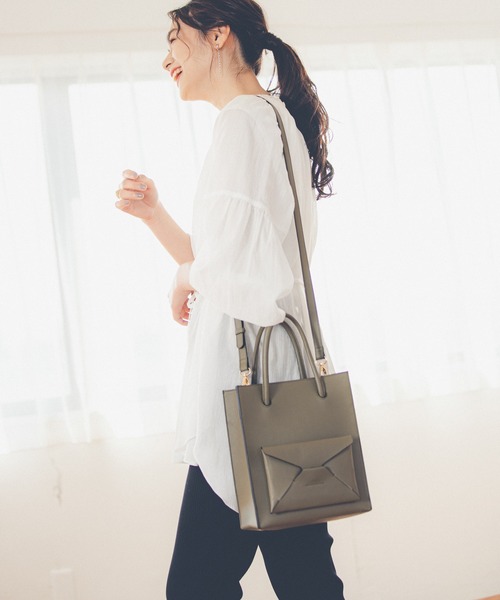 GLOBAL WORK（グローバルワーク）の「縦型ポケットショルダー/945525（ショルダーバッグ・レディース・オフホワイト/ブラック/グリーン・FREE）」の3枚目の写真