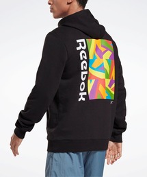 テックスタイル プライド グラフィック スェットシャツ / Tech Style Pride Graphic Sweatshirt
