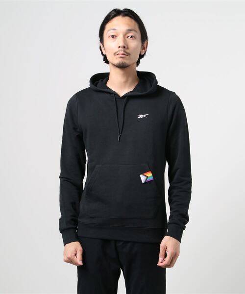 Reebok(リーボック)の「テックスタイル プライド グラフィック スェットシャツ / Tech Style Pride Graphic Sweatshirt(パーカー・メンズ・ブラック・XX-LARGE/LARGE/X-SMALL/MEDIUM/X-LARGE/SMALL)」の4枚目の写真