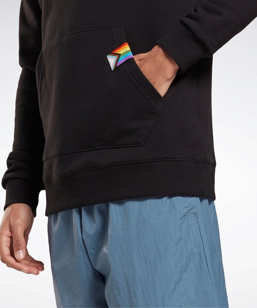 Reebok(リーボック)の「テックスタイル プライド グラフィック スェットシャツ / Tech Style Pride Graphic Sweatshirt(パーカー・メンズ・ブラック・XX-LARGE/LARGE/X-SMALL/MEDIUM/X-LARGE/SMALL)」の7枚目の写真