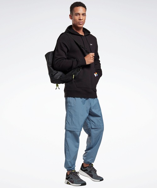 Reebok(リーボック)の「テックスタイル プライド グラフィック スェットシャツ / Tech Style Pride Graphic Sweatshirt(パーカー・メンズ・ブラック・XX-LARGE/LARGE/X-SMALL/MEDIUM/X-LARGE/SMALL)」の5枚目の写真