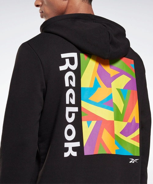 Reebok(リーボック)の「テックスタイル プライド グラフィック スェットシャツ / Tech Style Pride Graphic Sweatshirt(パーカー・メンズ・ブラック・XX-LARGE/LARGE/X-SMALL/MEDIUM/X-LARGE/SMALL)」の6枚目の写真