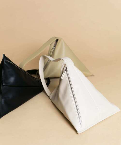 KBF（ケイビーエフ）の「変形ショルダーBAG（ショルダーバッグ・レディース・ブラック/アイボリー/ベージュ・ONE）」の2枚目の写真