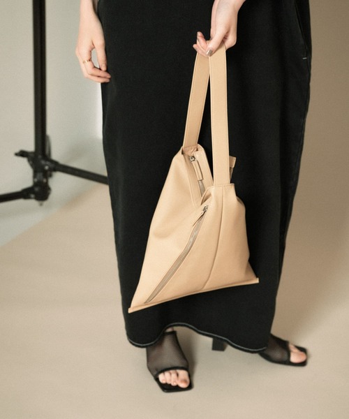 KBF（ケイビーエフ）の「変形ショルダーBAG（ショルダーバッグ・レディース・ブラック/アイボリー/ベージュ・ONE）」の6枚目の写真