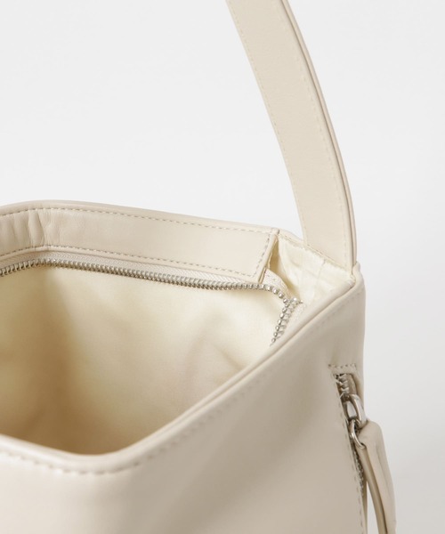 KBF（ケイビーエフ）の「変形ショルダーBAG（ショルダーバッグ・レディース・ブラック/アイボリー/ベージュ・ONE）」の15枚目の写真