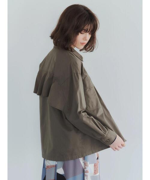 YECCA VECCA（イェッカヴェッカ）の「フリルデザインミリタリージャケット＊（ミリタリージャケット・レディース・ネイビー/カーキ・FREE）」の3枚目の写真