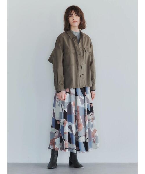 YECCA VECCA（イェッカヴェッカ）の「フリルデザインミリタリージャケット＊（ミリタリージャケット・レディース・ネイビー/カーキ・FREE）」の4枚目の写真