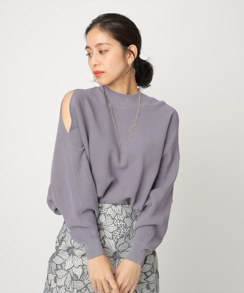 Mystrada(マイストラーダ)の「ショルダースリットドルマンニット(ニット/セーター・レディース・ブラック/オフホワイト/グリーン/モカ/ライトパープル/パープル/ピンク/グレー・38)」の7枚目の写真