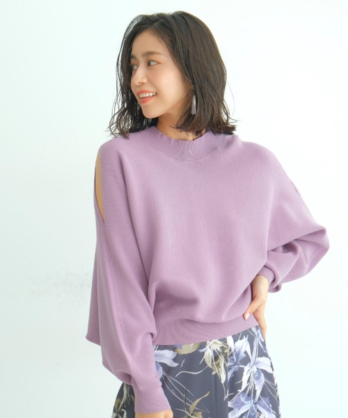 Mystrada(マイストラーダ)の「ショルダースリットドルマンニット(ニット/セーター・レディース・ブラック/オフホワイト/グリーン/モカ/ライトパープル/パープル/ピンク/グレー・38)」の1枚目の写真