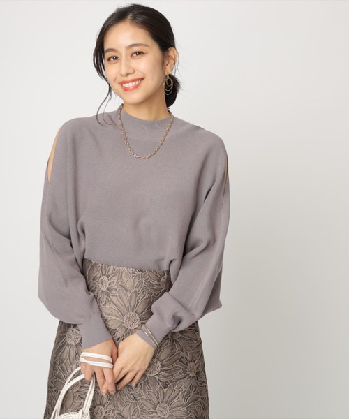 Mystrada(マイストラーダ)の「ショルダースリットドルマンニット(ニット/セーター・レディース・ブラック/オフホワイト/グリーン/モカ/ライトパープル/パープル/ピンク/グレー・38)」の4枚目の写真