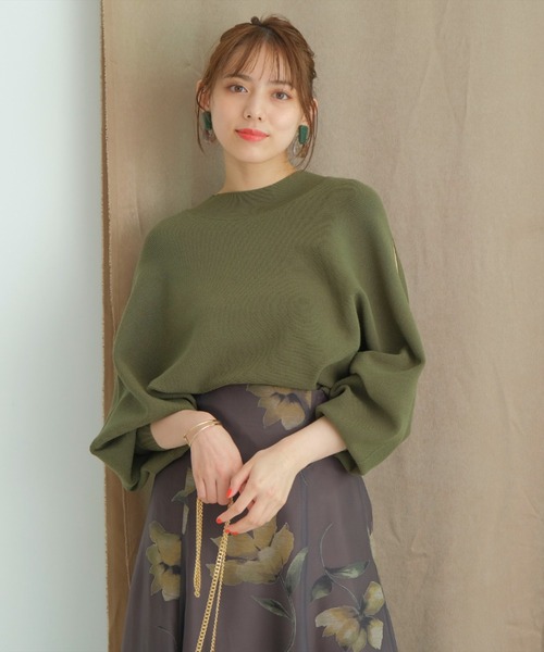 Mystrada(マイストラーダ)の「ショルダースリットドルマンニット(ニット/セーター・レディース・ブラック/オフホワイト/グリーン/モカ/ライトパープル/パープル/ピンク/グレー・38)」の6枚目の写真