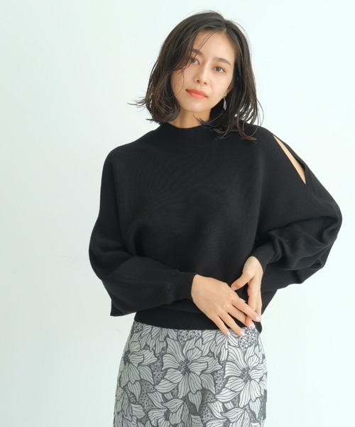 Mystrada(マイストラーダ)の「ショルダースリットドルマンニット(ニット/セーター・レディース・ブラック/オフホワイト/グリーン/モカ/ライトパープル/パープル/ピンク/グレー・38)」の3枚目の写真