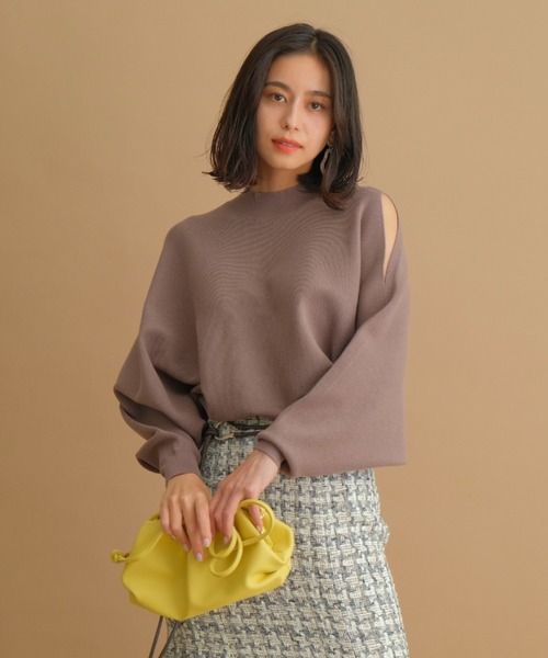 Mystrada(マイストラーダ)の「ショルダースリットドルマンニット(ニット/セーター・レディース・ブラック/オフホワイト/グリーン/モカ/ライトパープル/パープル/ピンク/グレー・38)」の5枚目の写真