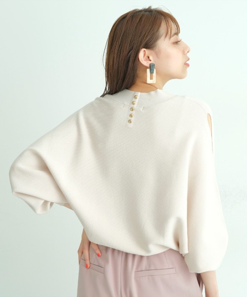 Mystrada(マイストラーダ)の「ショルダースリットドルマンニット(ニット/セーター・レディース・ブラック/オフホワイト/グリーン/モカ/ライトパープル/パープル/ピンク/グレー・38)」の15枚目の写真