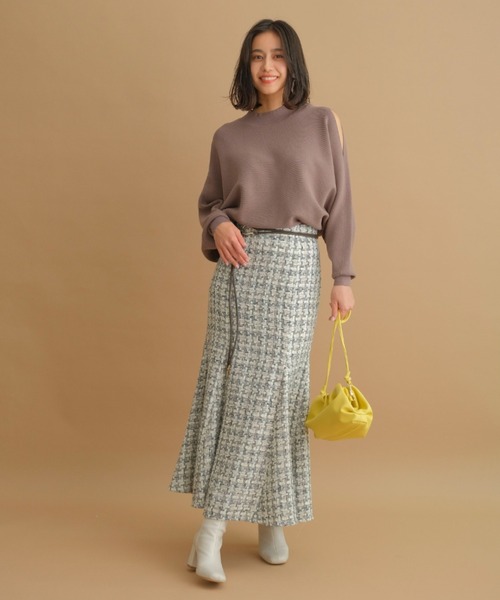 Mystrada(マイストラーダ)の「ショルダースリットドルマンニット(ニット/セーター・レディース・ブラック/オフホワイト/グリーン/モカ/ライトパープル/パープル/ピンク/グレー・38)」の13枚目の写真