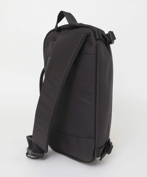 Aer（エアー）の「Aer　TRAVEL SLING 2（ショルダーバッグ・メンズ・ブラック・-）」の5枚目の写真
