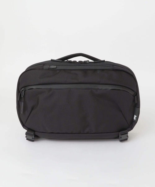 Aer（エアー）の「Aer　TRAVEL SLING 2（ショルダーバッグ・メンズ・ブラック・-）」の2枚目の写真