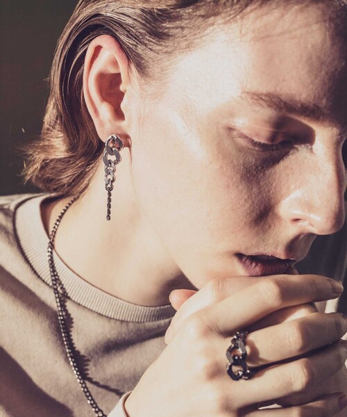 and cloud（アンドクラウド）の「Gradation Earring L / Single（イヤリング・レディース・シルバー/ブラック/シルバー系その他/イエローゴールド/ゴールド系その他・FREE）」の3枚目の写真