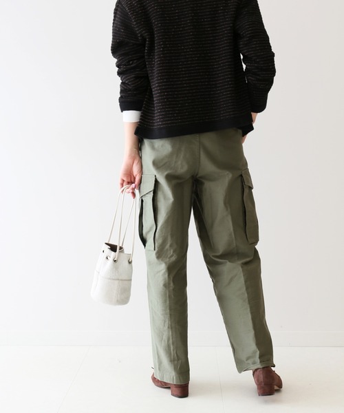 SLOBE IENA（スローブイエナ）の「バックサテンカーゴパンツ【洗濯機使用可能】◆（カーゴパンツ・レディース・ベージュ/カーキ・38/36/34）」の21枚目の写真
