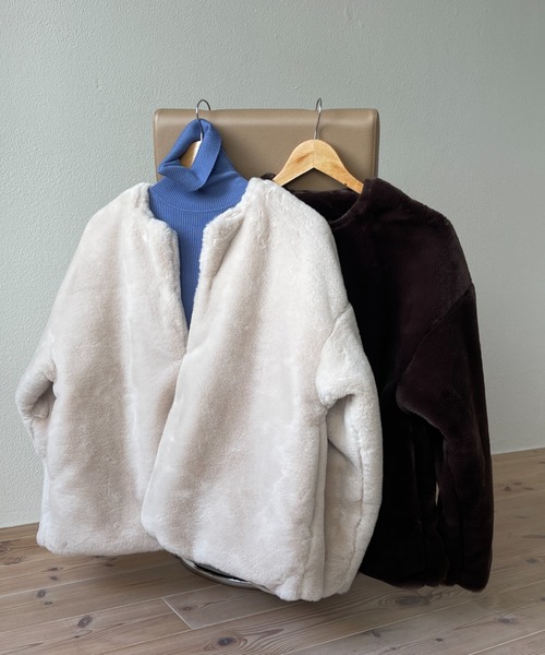 wee9s(ウィークス)の「over size no collar fur coat / オーバーサイズノーカラーポケット付きフェイクファーコート(ノーカラージャケット・レディース・ブラウン/アイボリー/グレー/ブラック・FREE)」の3枚目の写真