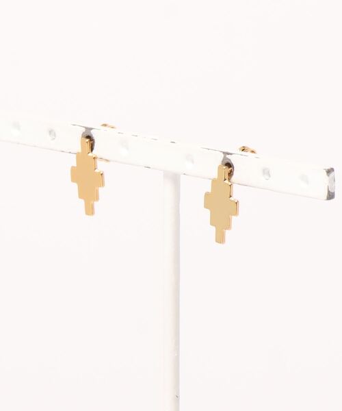 MARCELO BURLON（マルセロ・バーロン）の「【MARCELO BURLON】CROSS EARRINGS（ピアス（両耳用）・メンズ・ゴールド/シルバー/ブラック・ONESIZE）」の7枚目の写真